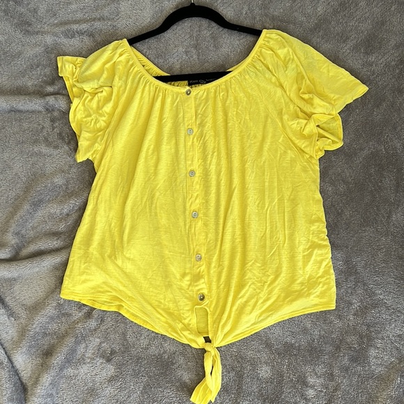 NWOT Kim & Cami flutter sleeve top - Picture 5 of 5